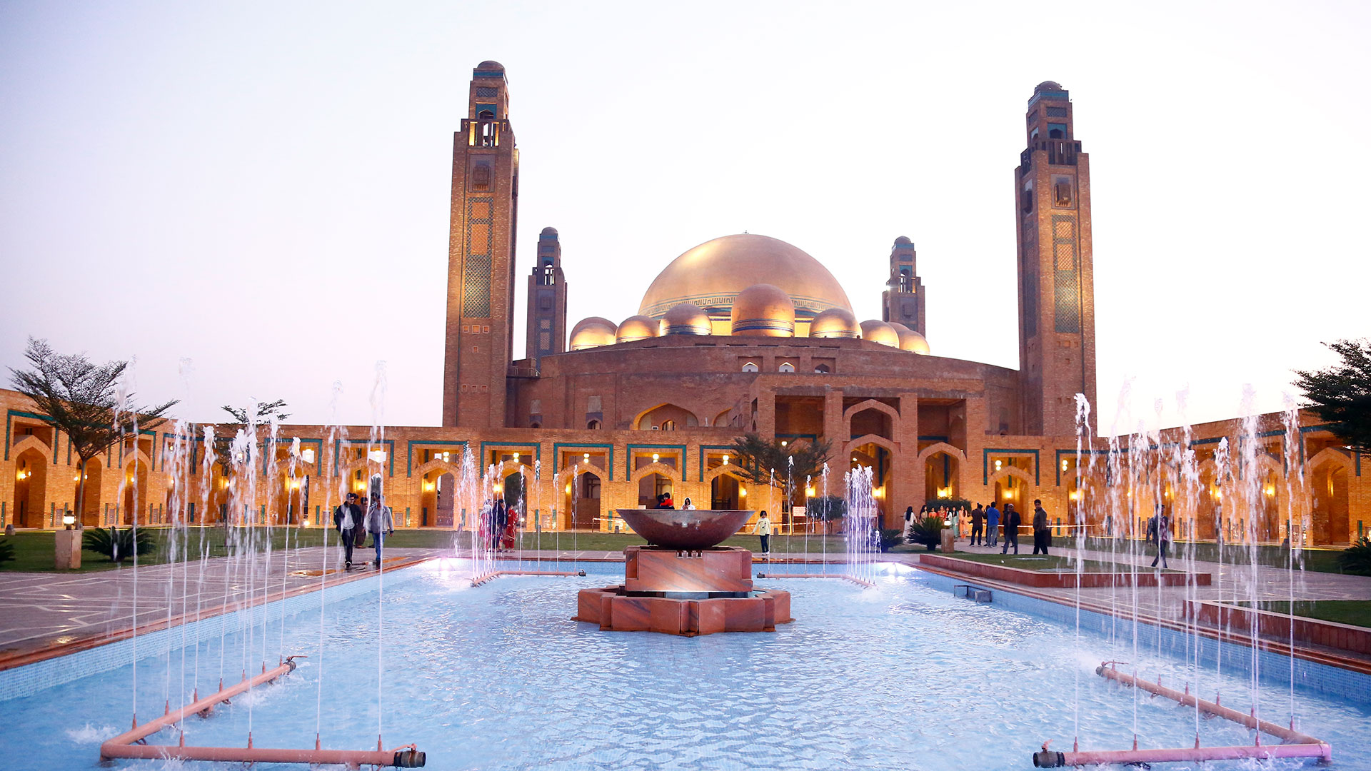 Grand Jamia Mosque (Bahria Town Mosque)